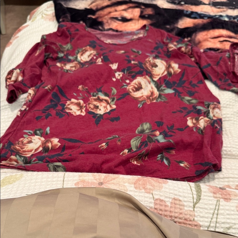 Bombom Women's red floral 3/4 balloon sleeve stretch blouse- Med